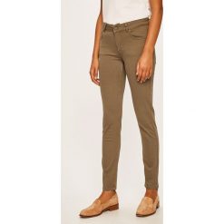 Silvian Heach - Jeansy Kim. Jeansy damskie s, z elastanu, z standardowym stanem. W wyprzedaży za 229,90 zł.
