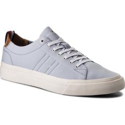 Tenisówki TOMMY HILFIGER - Unlined Low Cut Pastel Leather FM0FM01802 Halogen Blue 425. Niebieskie półbuty męskie TOMMY HILFIGER, bez wzorów, z gumy, eleganckie, bez zapięcia. W wyprzedaży za 309,00 zł.