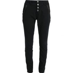 Culture RICKA PANT Spodnie materiałowe black. Czarne spodnie damskie marki Culture, z elastanu. Za 379,00 zł.