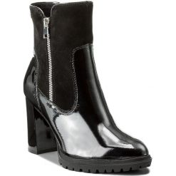 Botki CAPRICE - 9-25410-29 Black Comb 019. Czarne botki damskie zamszowe marki Caprice. W wyprzedaży za 249,00 zł.
