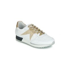 Buty Philippe Morvan REVE V2 NAPPA BLANC/GOLD. Białe trampki i tenisówki damskie Philippe Morvan, bez wzorów, bez zapięcia. Za 405,30 zł.