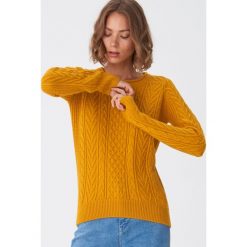 Sweter z ozdobnym splotem - Żółty. Żółte swetry damskie House, s, bez wzorów, ze splotem, bez rękawów, bez kaptura. W wyprzedaży za 49,99 zł.