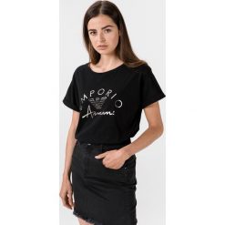 Emporio Armani Koszulka Czarny. Czarne koszulki damskie Emporio Armani, s, z nadrukiem, z bawełny, bez kołnierzyka. Za 285,95 zł.