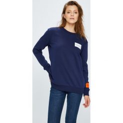 Calvin Klein Jeans - Bluza. Białe bluzy damskie z nadrukiem marki Calvin Klein Jeans, s, z bawełny, bez kaptura. W wyprzedaży za 319,90 zł.