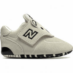 New Balance CV574AQB. Buciki niemowlęce New Balance, z zamszu, bez zapięcia. Za 169,99 zł.