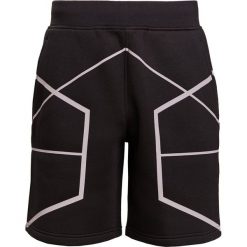Neil Barrett BLACKBARRETT SYMMETRIC LINES Spodnie treningowe black. Czarne spodenki i szorty męskie marki Neil Barrett BLACKBARRETT, m, z materiału. W wyprzedaży za 523,60 zł.