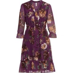 Sukienka w kwiaty bonprix lila w kwiaty. Fioletowe sukienki damskie bonprix, w kwiaty, bez kołnierzyka, bez rękawów. Za 54,99 zł.