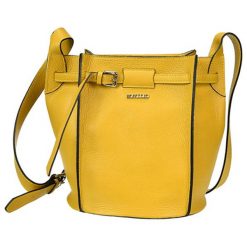 Skórzana torebka w kolorze żółtym - (S)23 x (W)20 x (G)25 cm. Żółte torebki klasyczne damskie Bosccolo, w paski, ze skóry, na ramię, bez dodatków. W wyprzedaży za 269,95 zł.