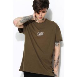 Ciemnozielona Koszulka Lackaday. Brązowe t-shirty męskie Born2be, s, bez wzorów, bez kołnierzyka, bez rękawów. Za 49,99 zł.