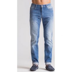 Niebieskie jeansy męskie 370 Close. Niebieskie jeansy męskie Trussardi Jeans, na imprezę, m, bez wzorów, z jeansu. Za 679,00 zł.