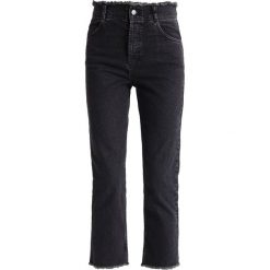 Jeansy damskie: Topshop BOUTIQUE FRAY Jeansy Straight Leg washed black