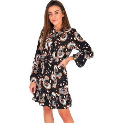Sukienka ze wzorem. Sukienki damskie Far Far Fashion, Ryłko by Agnes&Paul, bez wzorów, ze stójką, bez rękawów, midi. W wyprzedaży za 89,95 zł.