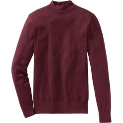 Sweter ze stójką Regular Fit bonprix czerwony klonowy. Czerwone golfy męskie marki bonprix, s, z dzianiny, klasyczne, ze stójką. Za 37,99 zł.