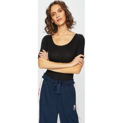 Tally Weijl - Top. Czarne bluzki damskie TALLY WEIJL, s, bez wzorów, z elastanu, casualowe, z okrągłym kołnierzem, z krótkim rękawem. W wyprzedaży za 49,90 zł.