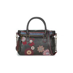 Torebki do ręki Desigual CHANDY LOVERTY. Czarne torebki klasyczne damskie marki Desigual, bez wzorów, do ręki, bez dodatków. Za 309,00 zł.
