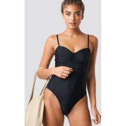 NA-KD Swimwear Kostium kąpielowy gorset - Black. Czarne gorsety damskie NA-KD Swimwear, bez wzorów. Za 141,95 zł.