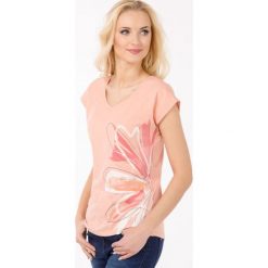 T-shirt z kwiatem. Szare t-shirty damskie Monnari, z nadrukiem, z bawełny, z dekoltem w serek. Za 39,96 zł.