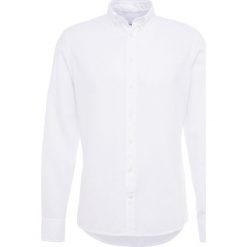 Hackett London DYE DELAVE Koszula optic white. Białe koszule męskie marki Hackett London, m, bez wzorów, z bawełny, bez kołnierzyka, bez rękawów. Za 459,00 zł.