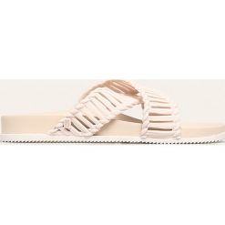 Melissa - Klapki Cosmic II+Salinas. Czarne klapki damskie Melissa, bez wzorów, z gumy, bez obcasa, na obcasie. Za 299,90 zł.