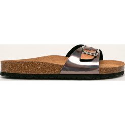 Tamaris - Klapki. Szare klapki damskie Tamaris, bez wzorów, ze skóry, bez obcasa, na obcasie. Za 159,90 zł.