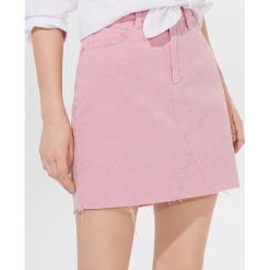 Jeansowa mini spódnica - Różowy. Różowe spódniczki damskie Mohito, bez wzorów, z jeansu, mini. Za 79,99 zł.