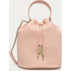 Furla - Torebka skórzana Sleek. Różowe kuferki damskie Furla, w paski, z poliesteru, małe, z aplikacjami. Za 1399,00 zł.