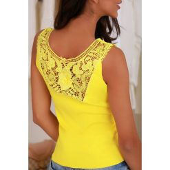 Top MALITA YELLOW. Żółte bluzki damskie IVET, z haftami, z dzianiny, z dekoltem na plecach. W wyprzedaży za 19,00 zł.