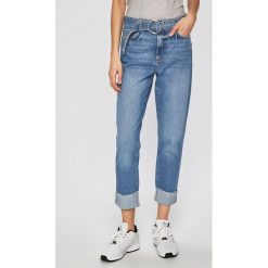 Guess Jeans - Jeansy. Niebieskie jeansy damskie marki Guess Jeans, z podwyższonym stanem. Za 459,90 zł.