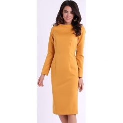 Sukienka w kolorze musztardowym. Pomarańczowe sukienki damskie Jesienny butik, xs, bez wzorów, ze stójką, bez rękawów, midi. W wyprzedaży za 119,95 zł.