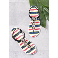 Czarne Sandały Sweet Creature. Czarne sandały damskie Born2be, w paski, z kauczuku, z okrągłym noskiem, bez obcasa, na płaskiej podeszwie, z paskami. Za 59,99 zł.