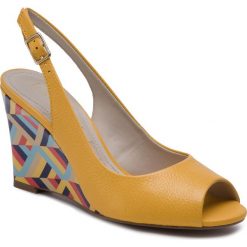 Sandały LORETTA VITALE - Gardenia 5554-203-237 Sun. Żółte klapki damskie marki Loretta Vitale, bez wzorów, ze skóry, bez obcasa, na obcasie. Za 299,00 zł.