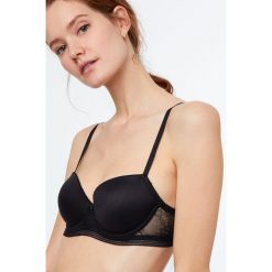 Etam - Biustonosz Pure Sensation. Szare biustonosze bardotka Etam, z haftami, z elastanu. W wyprzedaży za 79,90 zł.