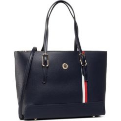 Torebka TOMMY HILFIGER - Honey Med Tote AW0AW07933 BLU. Niebieskie torebki klasyczne damskie TOMMY HILFIGER, bez wzorów, ze skóry ekologicznej, klasyczne, bez dodatków. W wyprzedaży za 599,00 zł.