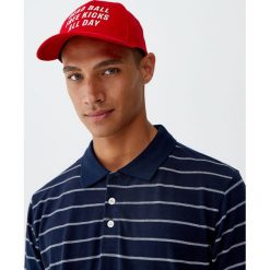 Koszulka polo z piki w marynarskie paski. Zielone koszulki męskie Pull&Bear, m, w paski, z krótkim rękawem. Za 59,90 zł.
