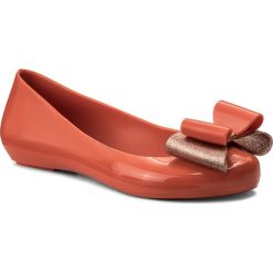 Baleriny ZAXY - Pop Bow II Fem 82302 Red 01606 AA285058 02064. Czerwone baleriny damskie Zaxy, bez wzorów, z tworzywa sztucznego, klasyczne, bez obcasa. W wyprzedaży za 149,00 zł.