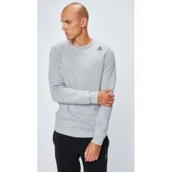 Reebok - Bluza. Szare bluzy męskie Reebok, m, z nadrukiem, z elastanu, z okrągłym kołnierzem. W wyprzedaży za 119,90 zł.