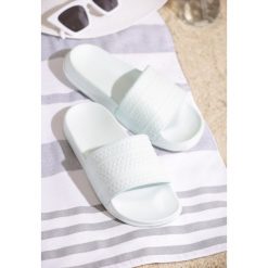 Miętowe Klapki Summer Day. Zielone klapki damskie Born2be, bez wzorów, bez obcasa. W wyprzedaży za 39,99 zł.