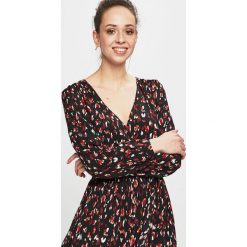 Vero Moda - Sukienka. Czarne sukienki damskie Vero Moda, na co dzień, s, bez wzorów, z wiskozy, casualowe, bez kołnierzyka, z długim rękawem, długie, mini, rozkloszowane. W wyprzedaży za 89,90 zł.