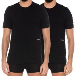 Calvin Klein Komplet koszulek męskich z krótkim rękawem S/S Crew Neck 2pc Black (rozmiar M). Czarne czapki męskie Calvin Klein, s, bez wzorów, z bawełny, bez kołnierzyka, z krótkim rękawem, krótkie. W wyprzedaży za 144,00 zł.