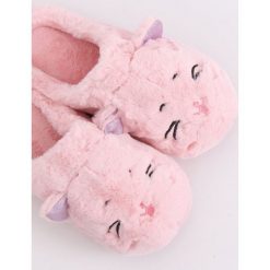 Kapcie damskie różowe MA16 PINK. Różowe kapcie damskie obuwie damskie, z gumy. Za 69,99 zł.
