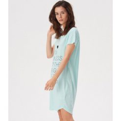 Koszula nocna z napisem - Turkusowy. Koszule nocne damskie Sinsay. Za 19,99 zł.