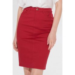 Jeansowa midi spódnica - Czerwony. Czerwone spódniczki damskie Mohito, bez wzorów, z jeansu, midi. Za 79,99 zł.