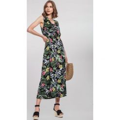 Czarna Sukienka Millpond. Czarne sukienki damskie other, xl, bez wzorów, klasyczne, bez kołnierzyka, bez rękawów, maxi. Za 79,99 zł.