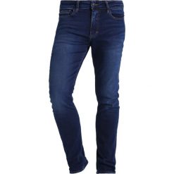 Calvin Klein Jeans SLIM STRAIGHT Jeansy Slim Fit true dark blue. Niebieskie jeansy męskie relaxed fit marki Calvin Klein Jeans. Za 419,00 zł.