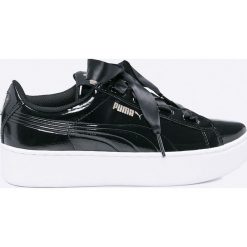 Puma - Buty Vikky Platform Ribbon. Czarne buty sportowe damskie Puma, bez wzorów, z materiału, sportowe. W wyprzedaży za 239,90 zł.