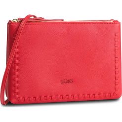 Torebka LIU JO - Crossbody Pouch A19051 E0221 Chili Pepper 91761. Czerwone listonoszki damskie Liu Jo, bez wzorów, ze skóry ekologicznej, bez dodatków. W wyprzedaży za 269,00 zł.