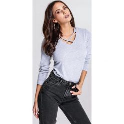 Szara Bluzka Gritty. Szare bluzki damskie marki other, xl, bez wzorów, bez kołnierzyka, bez rękawów. Za 29,99 zł.