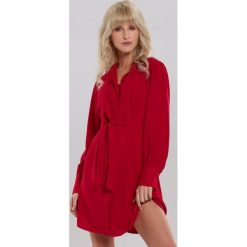 Czerwona Sukienka Libourne. Czerwone sukienki damskie Renee, na imprezę, s, w paski, z tkaniny, eleganckie, ze stójką, bez rękawów, długie, midi, koszulowe. Za 89,99 zł.