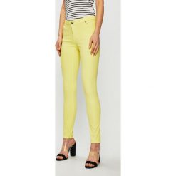 Silvian Heach - Jeansy Britney. Czarne jeansy damskie Silvian Heach, s, z standardowym stanem. W wyprzedaży za 259,90 zł.