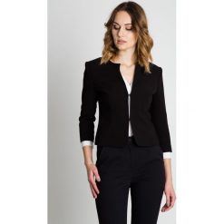 Czarny krótki żakiet BIALCON. Czarne marynarki i żakiety damskie marki BIALCON, z haftami, z tkaniny, eleganckie. Za 299,00 zł.
